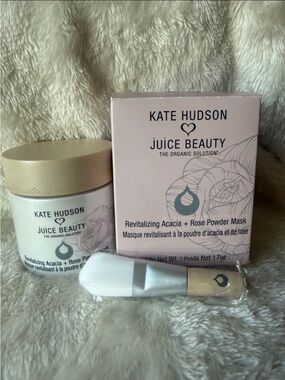 Kate Hudson Revitalizing Acacia + Rose Powder Mask